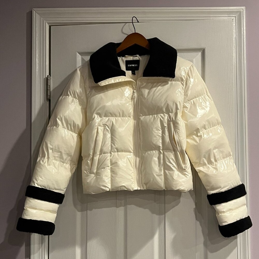 Express Women's Cream and Black Puffer Coat Size M